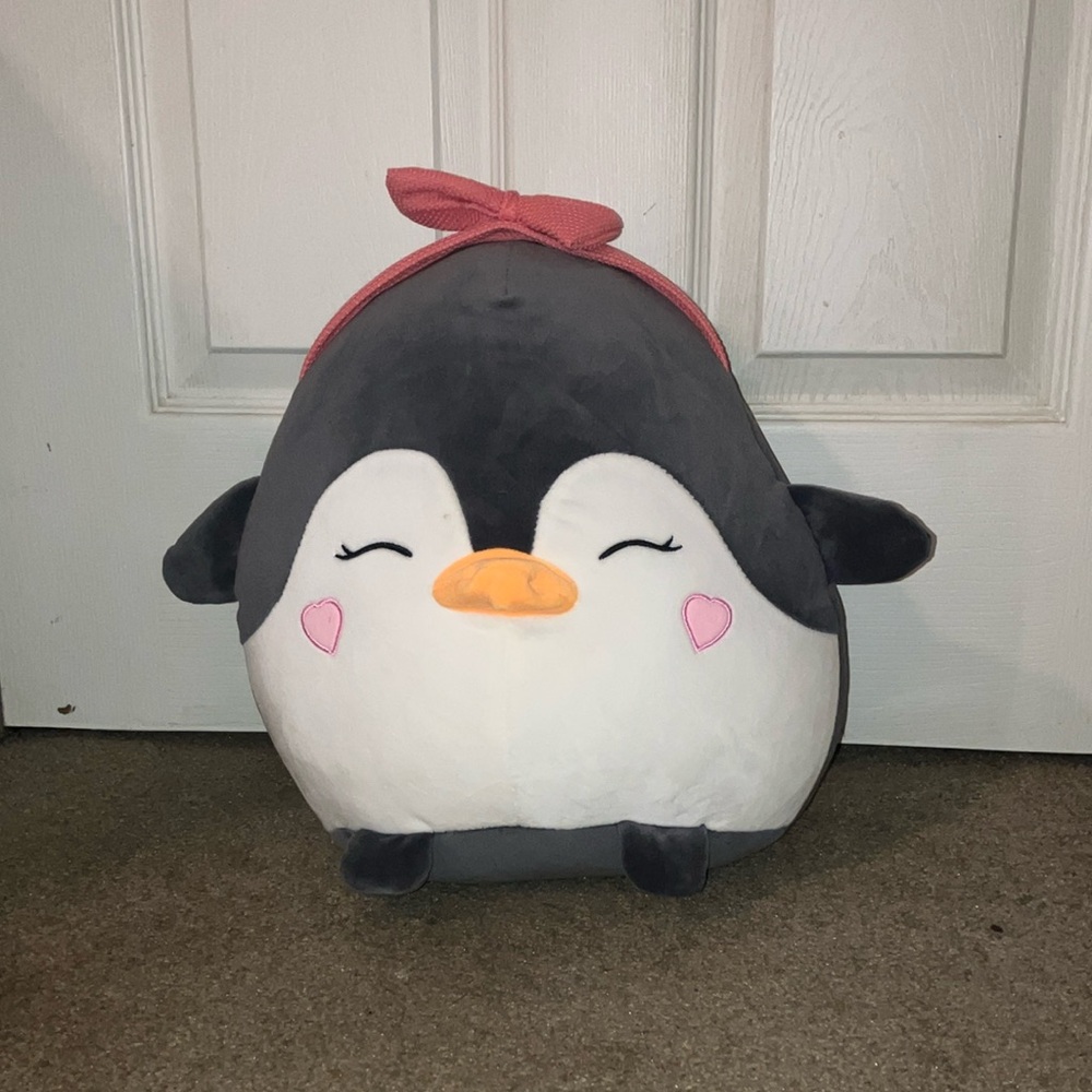 Lovable squishable pretty penguin, like new